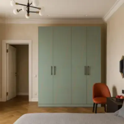 Распашной шкаф в спальню