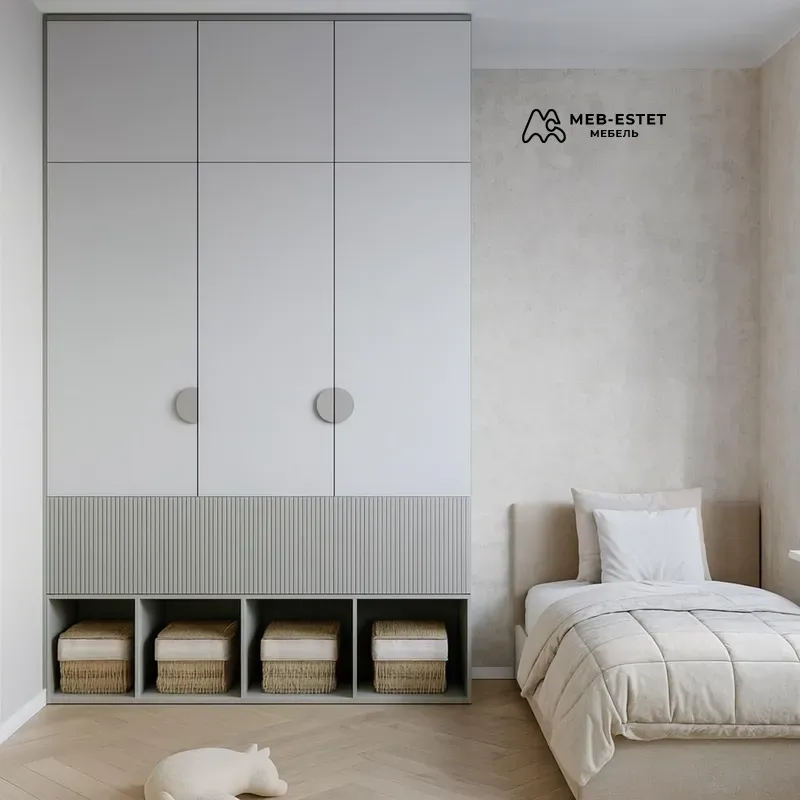 Встроенный шкаф с реечным фасадом