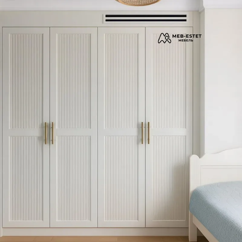Шкаф в спальню с реечным фасадом