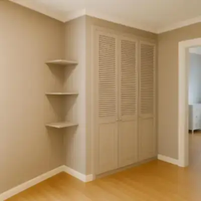 Встроенный шкаф с жалюзи