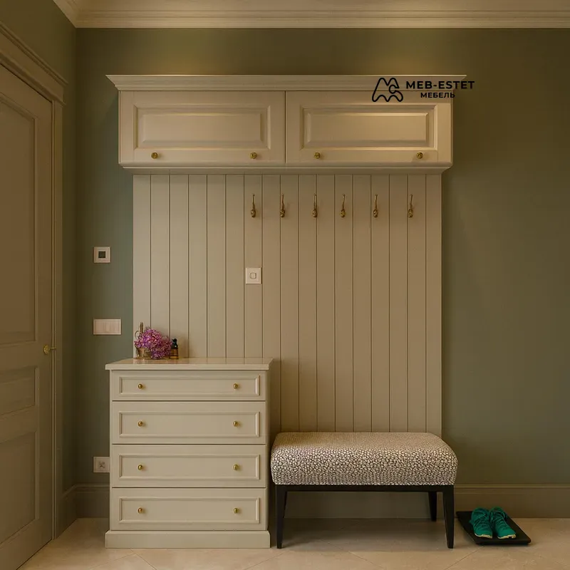 Прихожая с комодом и панелью