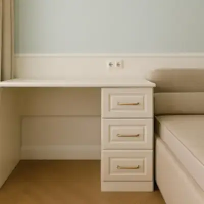 Письменный стол с тумбой