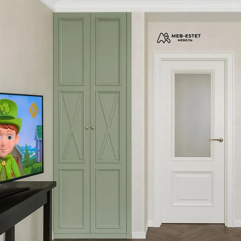 Встроенный зелёный шкаф пенал