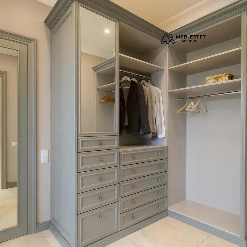 Гардеробная классика серо-зеленая