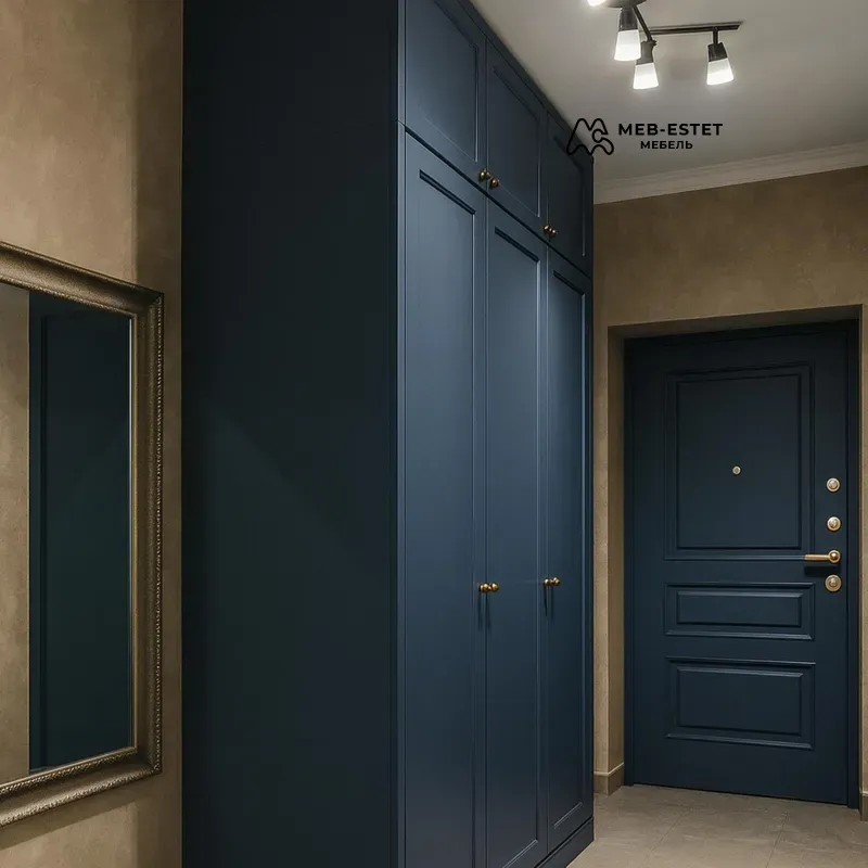 Шкаф в прихожую синий классика