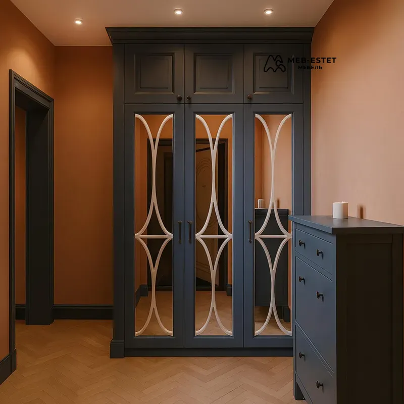 Шкаф с витражными зеркалами