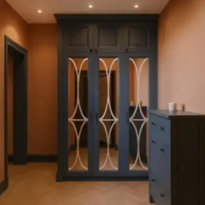 Корпусный шкаф в прихожую