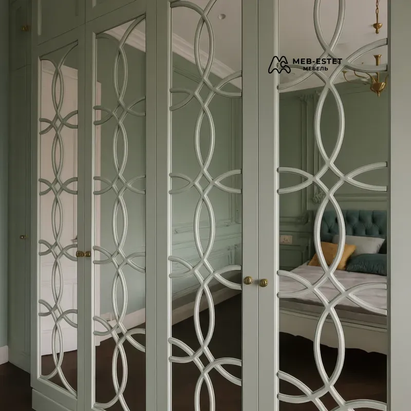 Встроенный шкаф мятный с решёткой