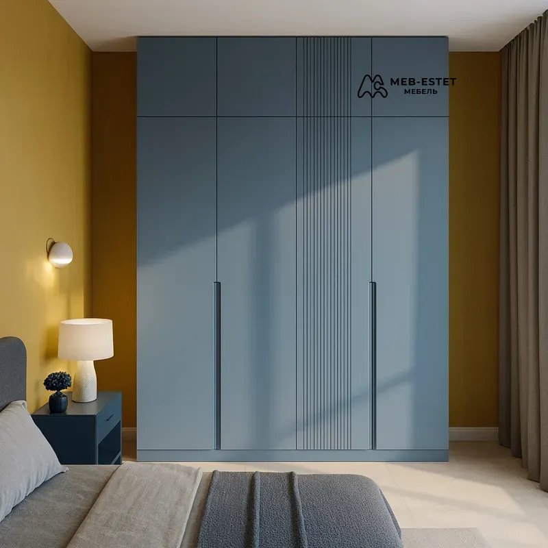 Синий шкаф в спальню встроенный