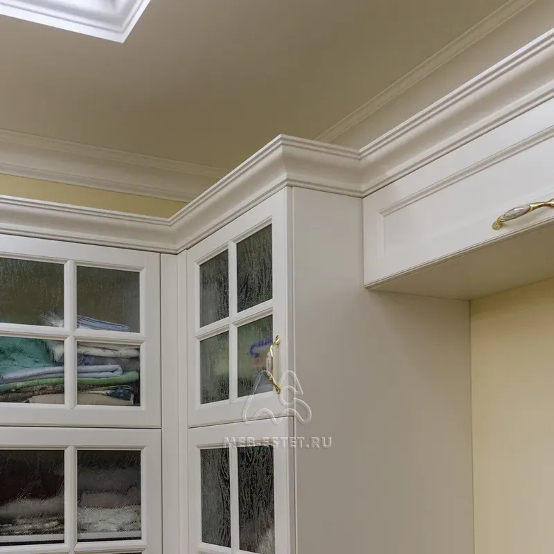 Антресольный ряд в шкафу Антресольный ряд в шкафу