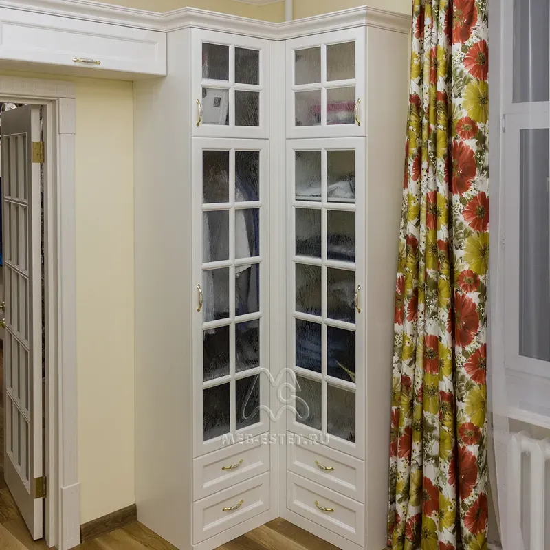 Шкаф в углу комнаты Шкаф в углу комнаты