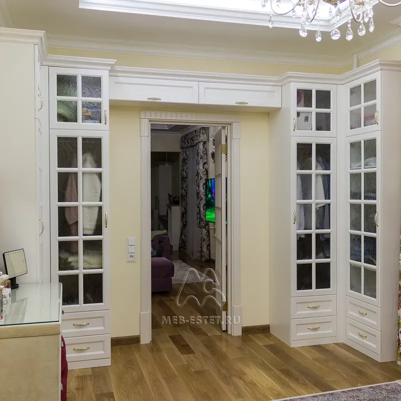 Шкаф вокруг двери Шкаф вокруг двери