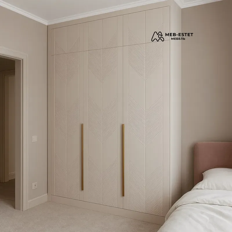 Шкаф платяной бежевый с фрезеровкой