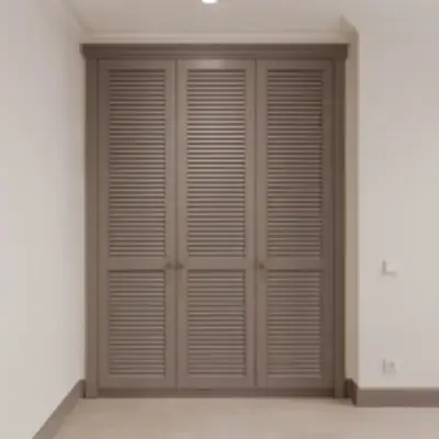 Встроенный шкаф с жалюзи
