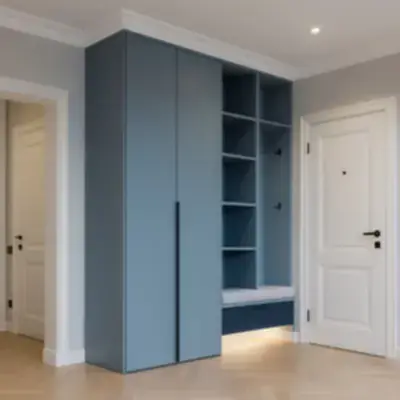 Корпусный шкаф в прихожую