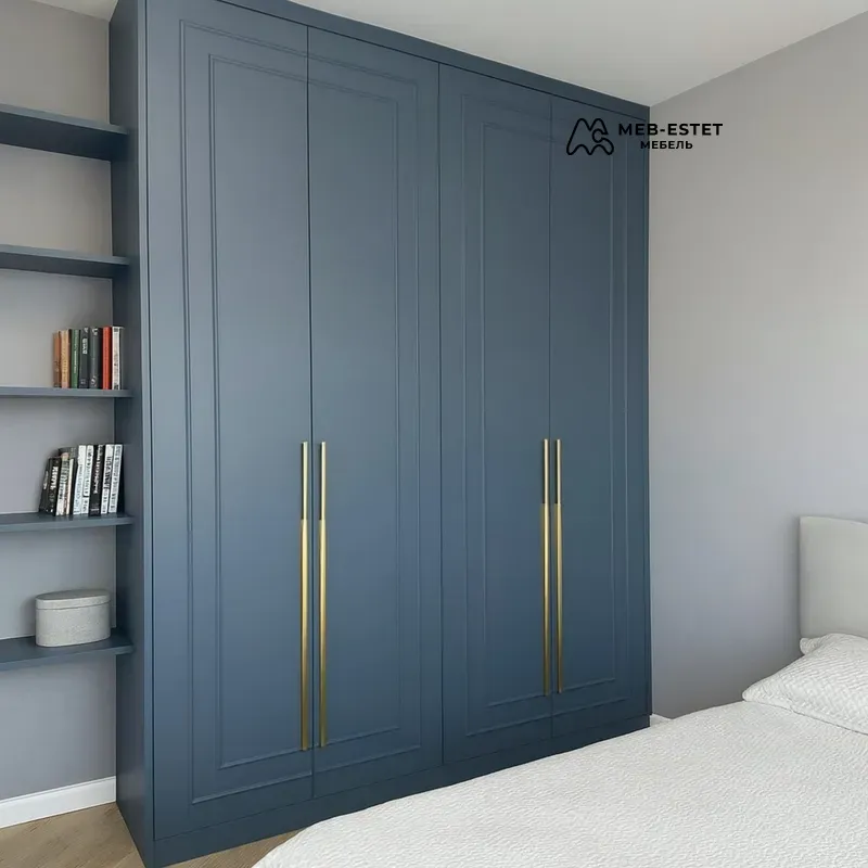 Синий классический шкаф спальня