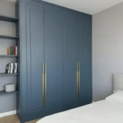 Распашной шкаф в спальню