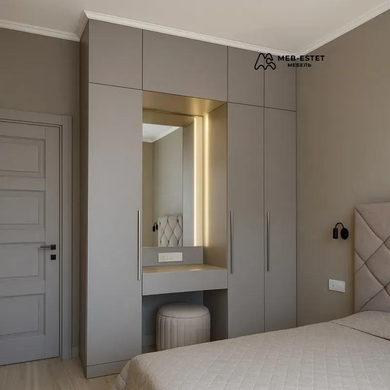 Шкаф с туалетной нишей