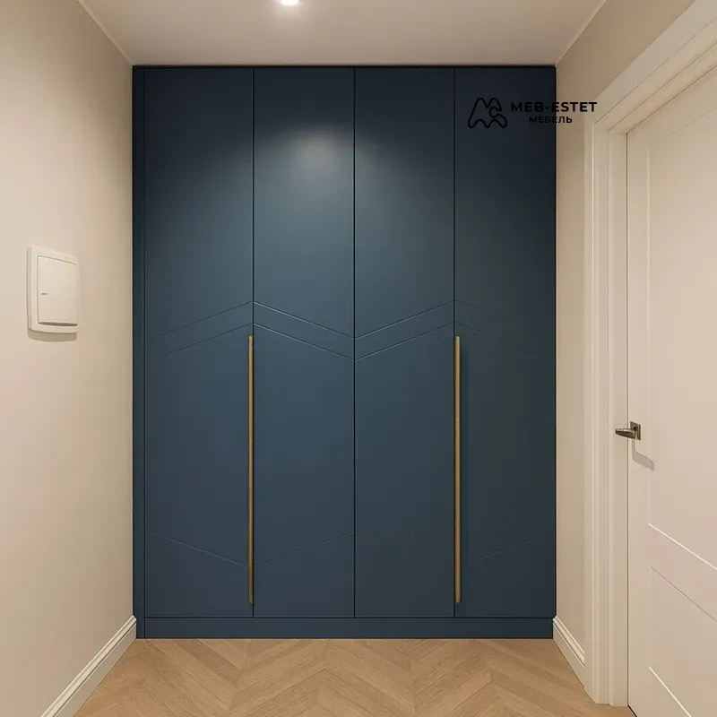 Встроенный синий шкаф в прихожую