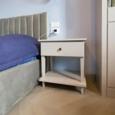 Прикроватные тумбы с ящиками