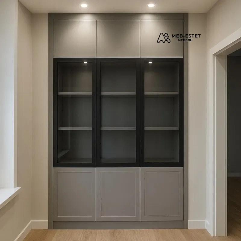 Встроенная витрина в нишу серый