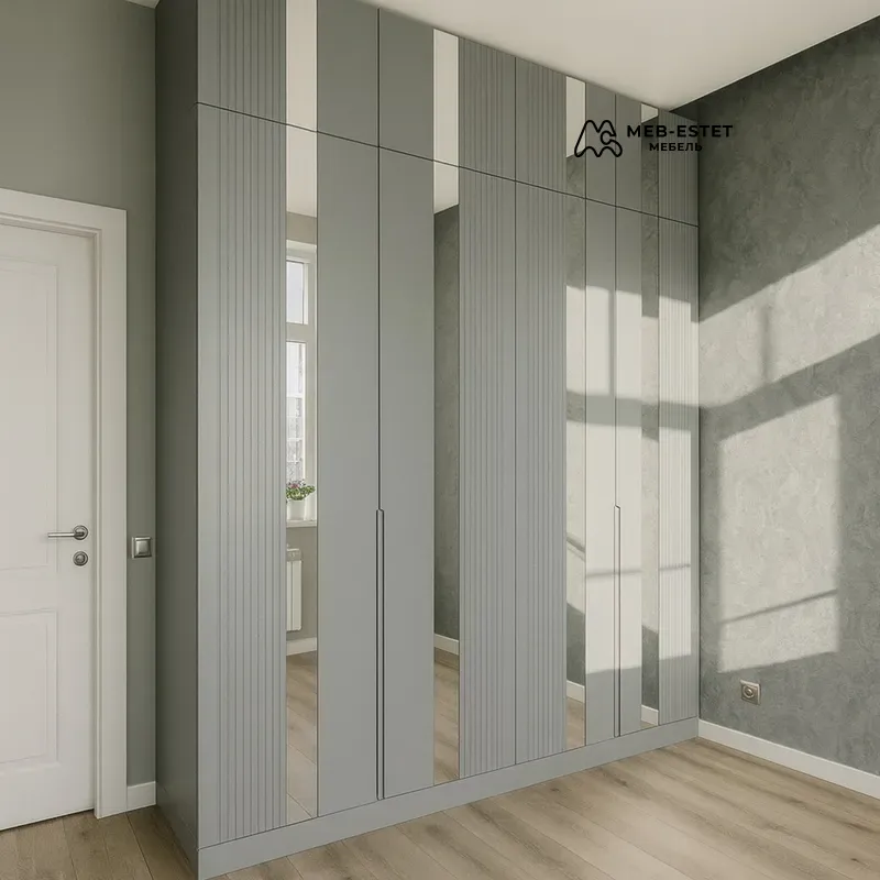 Шкаф с зеркальными панелями