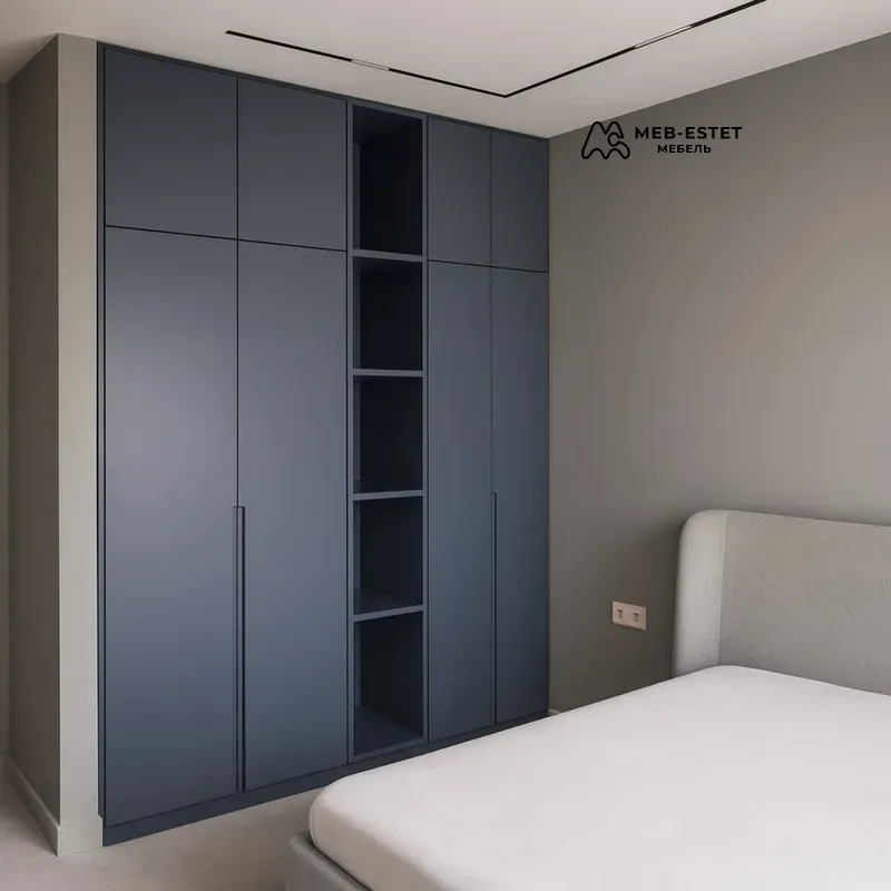 Встроенный синий шкаф спальня