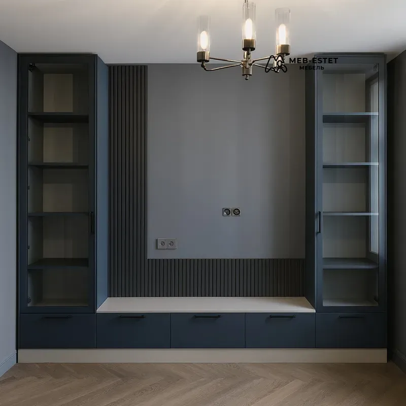 Стенка с витринами и тумбой