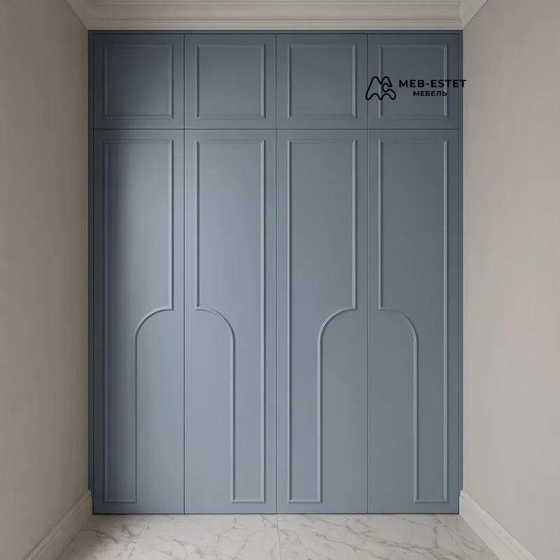 Встроенный платяной шкаф неоклассика синий