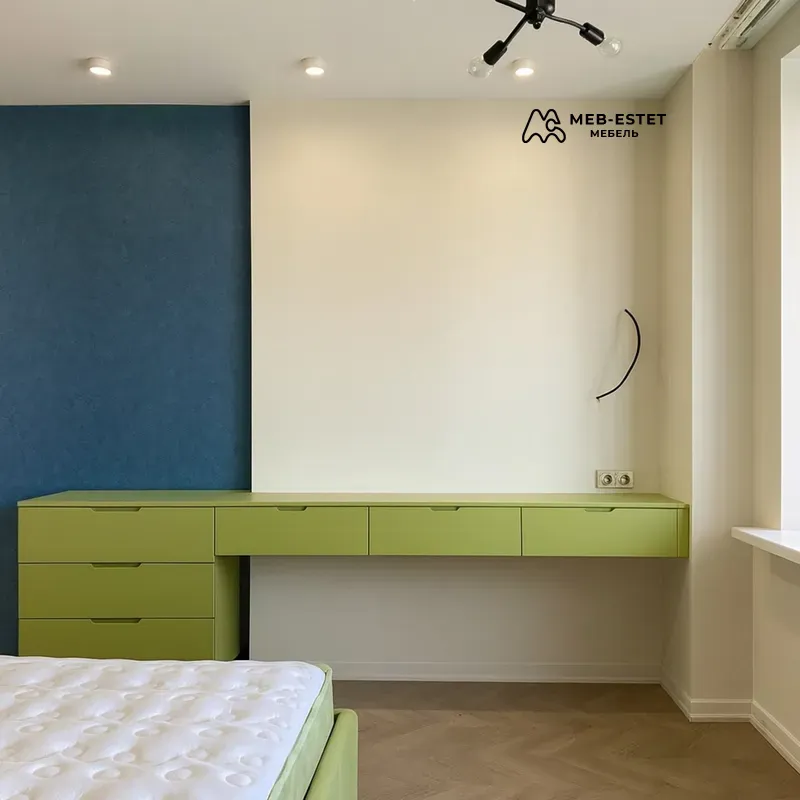 Подвесная рабочая зона с тумбой