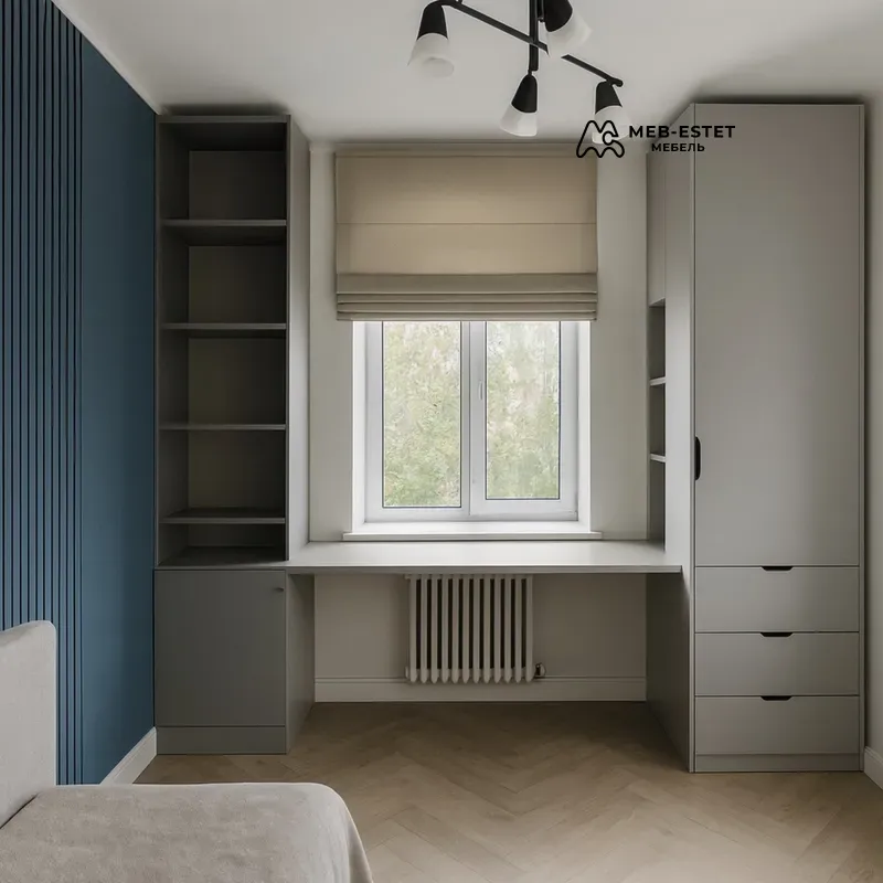 Встроенная рабочая зона у окна